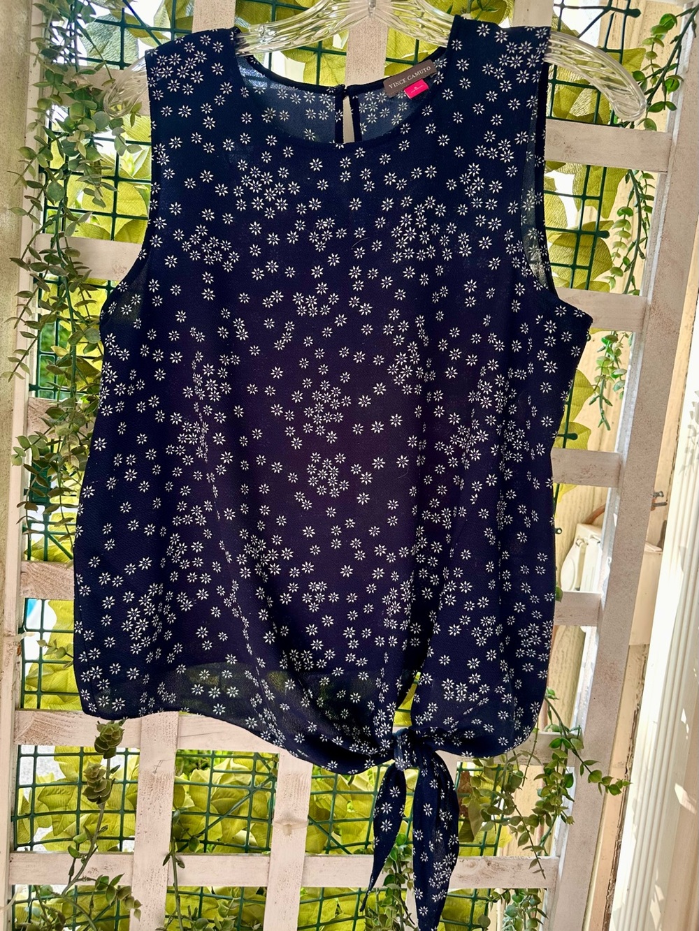Vince Camuto Floral Tie-Hem Sleeveless Blouse Navy White Size Small - Picture 2 of 5